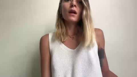 Snapshot of viajemos chatting on 01.17.26 papichulo y mamichula online show from 01.17.26