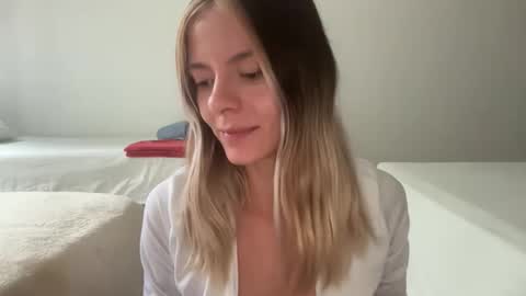 Snapshot of viajemos chatting on 03.29.26 papichulo y mamichula online show from 03.29.26