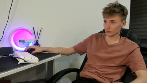 Snapshot of vibemygirl chatting on 12.04.24 vibemygirl online show from 12.04.24