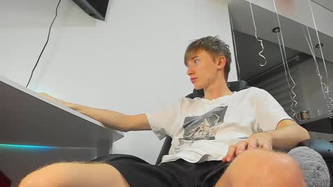 Snapshot of vibemygirl chatting on 02.06.25 vibemygirl online show from 02.06.25