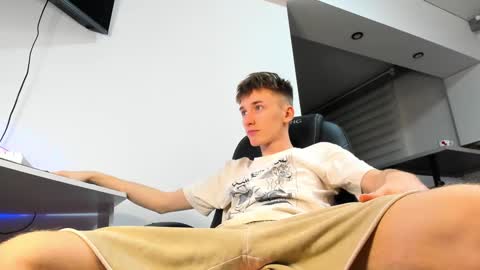 Snapshot of vibemygirl chatting on 02.25.25 vibemygirl online show from 02.25.25