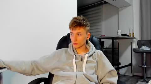 Snapshot of vibemygirl chatting on 03.05.25 vibemygirl online show from 03.05.25