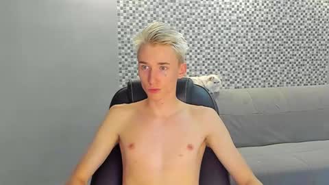 Snapshot of vibemygirl chatting on 09.13.25 vibemygirl online show from 09.13.25