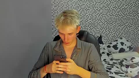 Snapshot of vibemygirl chatting on 09.18.25 vibemygirl online show from 09.18.25