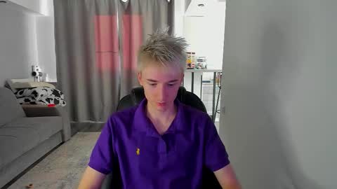 Snapshot of vibemygirl chatting on 09.20.25 vibemygirl online show from 09.20.25