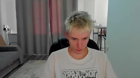 Snapshot of vibemygirl chatting on 09.22.25 vibemygirl online show from 09.22.25