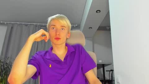 Snapshot of vibemygirl chatting on 11.10.25 vibemygirl online show from 11.10.25