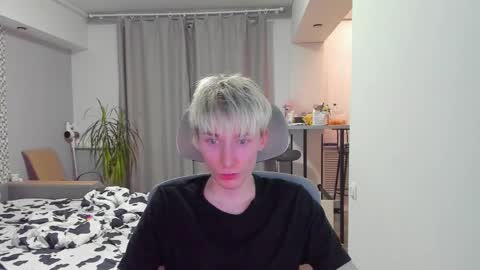 Snapshot of vibemygirl chatting on 12.05.25 vibemygirl online show from 12.05.25