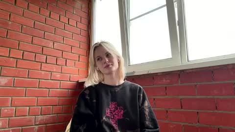 Mia online show from 05.10.26