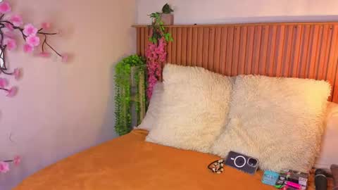 Snapshot of vicky_bass chatting on 09.20.25 VICTORIA online show from 09.20.25