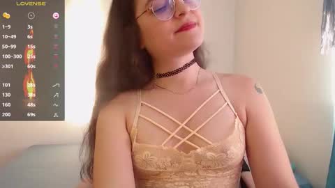 Snapshot of vicky_cristinax chatting on 12.13.25 Vicky online show from 12.13.25