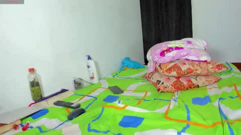 Snapshot of vicky_hotteei chatting on 10.22.25 vicky manuela online show from 10.22.25