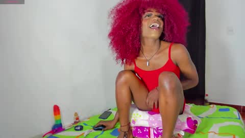 Snapshot of vicky_hotteei chatting on 10.24.25 vicky manuela online show from 10.24.25