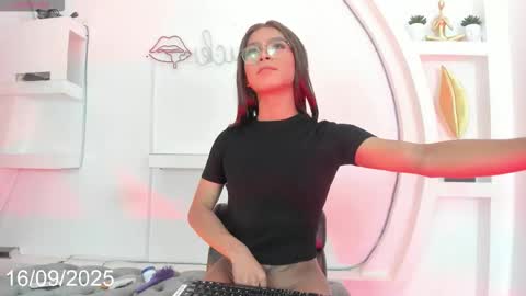 Snapshot of vicky_hottman chatting on 09.17.25 vicky_hottman online show from 09.17.25