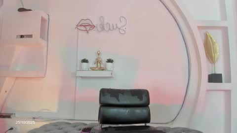 Snapshot of vicky_hottman chatting on 10.26.25 vicky_hottman online show from 10.26.25