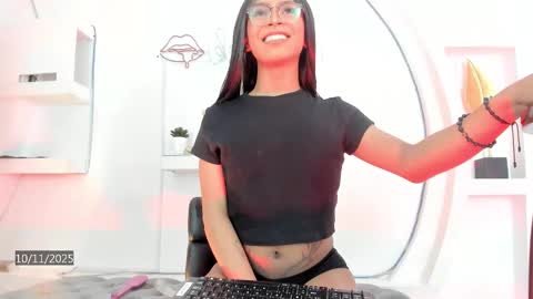 Snapshot of vicky_hottman chatting on 11.11.25 vicky_hottman online show from 11.11.25