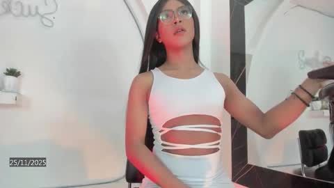 Snapshot of vicky_hottman chatting on 11.25.25 vicky_hottman online show from 11.25.25