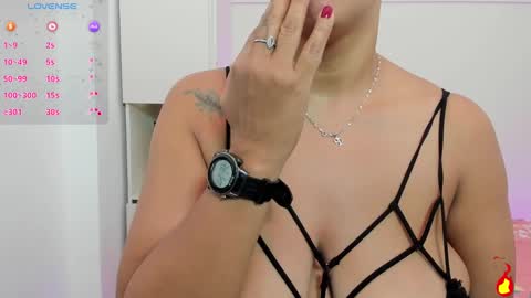 Snapshot of vicky_ruiz chatting on 03.08.25 V I C K Y online show from 03.08.25