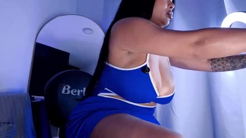 Snapshot of vickygrey1 chatting on 10.02.25 Vicky Greys online show from 10.02.25