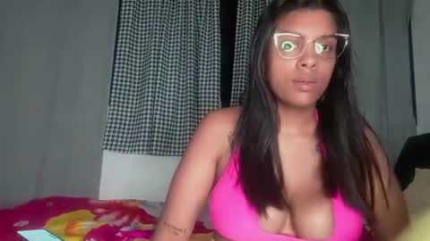 Snapshot of vickyhm22 chatting on 10.06.25 vickyhm22 online show from 10.06.25