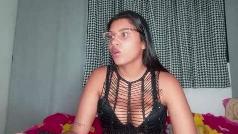 Snapshot of vickyhm22 chatting on 10.07.25 vickyhm22 online show from 10.07.25