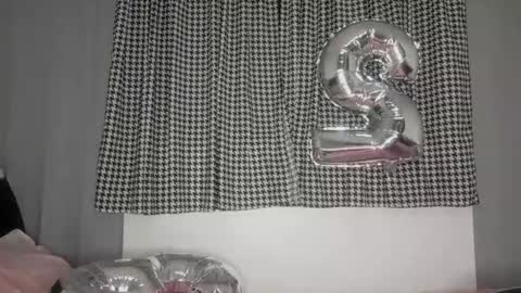 Snapshot of vickyhm22 chatting on 10.27.25 vickyhm22 online show from 10.27.25