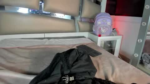 Victoria online show from 11.14.25