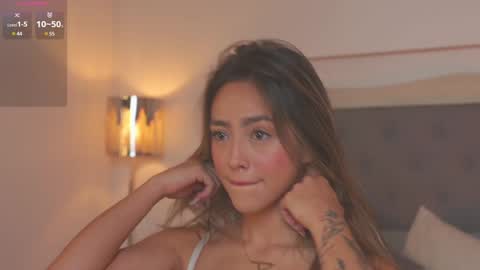 Snapshot of victoria__rossi chatting on 02.04.25 online show from 02.04.25