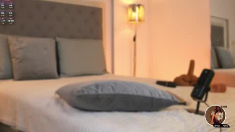 Snapshot of victoria__rossi chatting on 02.19.25 online show from 02.19.25