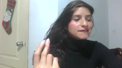 Snapshot of victoria_couture chatting on 12.17.25 victoria_couture online show from 12.17.25