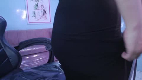 Snapshot of victoria_hernandez_t chatting on 09.18.25 Victoria online show from 09.18.25