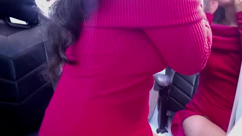 Snapshot of victoria_hernandez_t chatting on 10.10.25 Victoria online show from 10.10.25