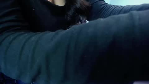 Snapshot of victoria_hernandez_t chatting on 10.29.25 Victoria online show from 10.29.25