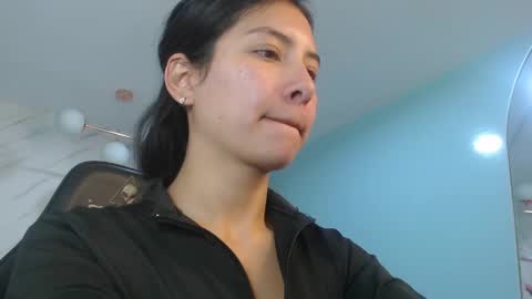 Snapshot of victoria_hernandez_t chatting on 05.04.26 Victoria online show from 05.04.26