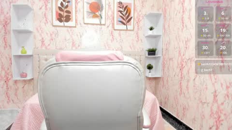 Victoria Houston  online show from 12.12.24