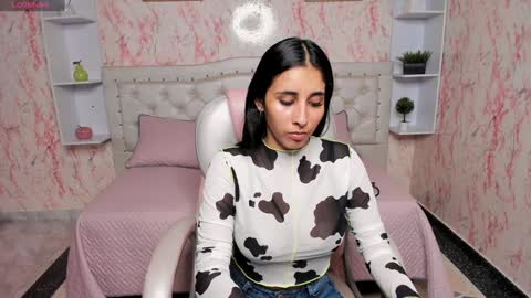 Victoria Houston  online show from 01.02.25