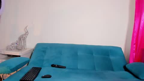 Victoria  online show from 11.17.25