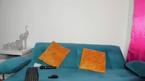 Victoria  online show from 12.14.25