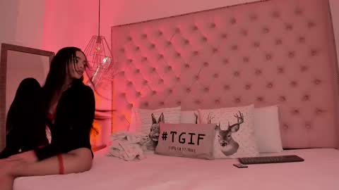 Snapshot of victoria_kitt chatting on 02.19.25 victoria_kitt online show from 02.19.25