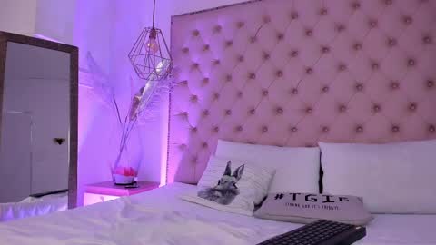 Snapshot of victoria_kitt chatting on 02.24.25 victoria_kitt online show from 02.24.25