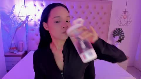 Snapshot of victoria_kitt chatting on 09.30.25 victoria_kitt online show from 09.30.25
