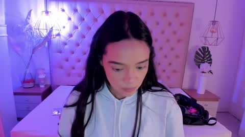 Snapshot of victoria_kitt chatting on 10.07.25 victoria_kitt online show from 10.07.25