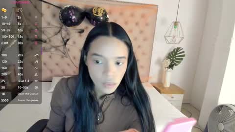 Snapshot of victoria_kitt chatting on 10.20.25 victoria_kitt online show from 10.20.25