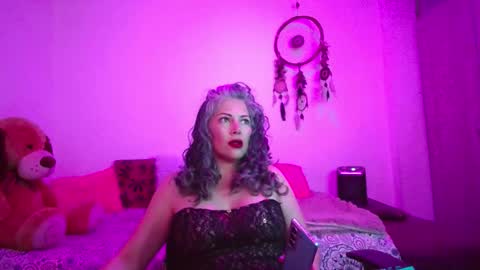 Victoria Lover online show from 11.16.25