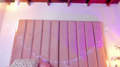 Snapshot of victoria_rash chatting on 01.22.25 VICTORIA online show from 01.22.25