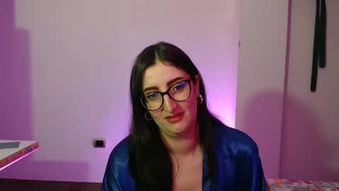 Victoria online show from 11.21.25