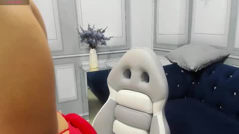 Snapshot of victoria_sexy4u chatting on 10.31.25   online show from 10.31.25