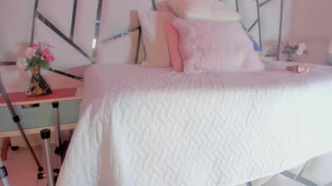 Victoria Sofia online show from 11.13.25