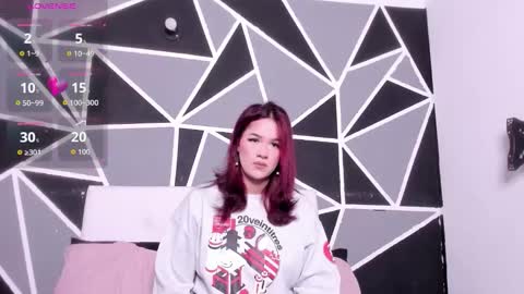 Snapshot of victoriaa_zans chatting on 10.11.25 Victoria Zans online show from 10.11.25