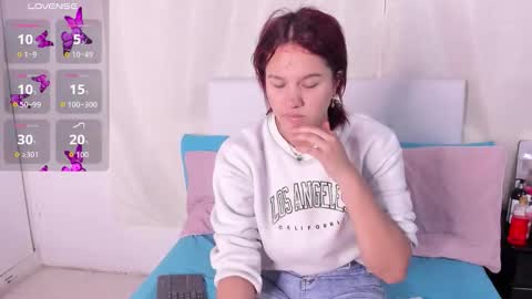 Snapshot of victoriaa_zans chatting on 11.23.25 Victoria Zans online show from 11.23.25